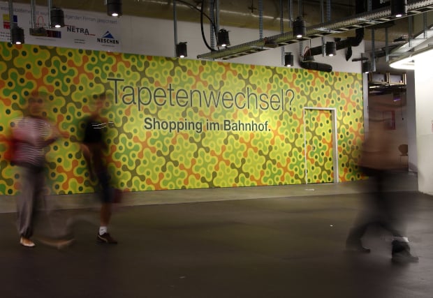 Zelfklevende muurfolie en vliesbehang in Zürich